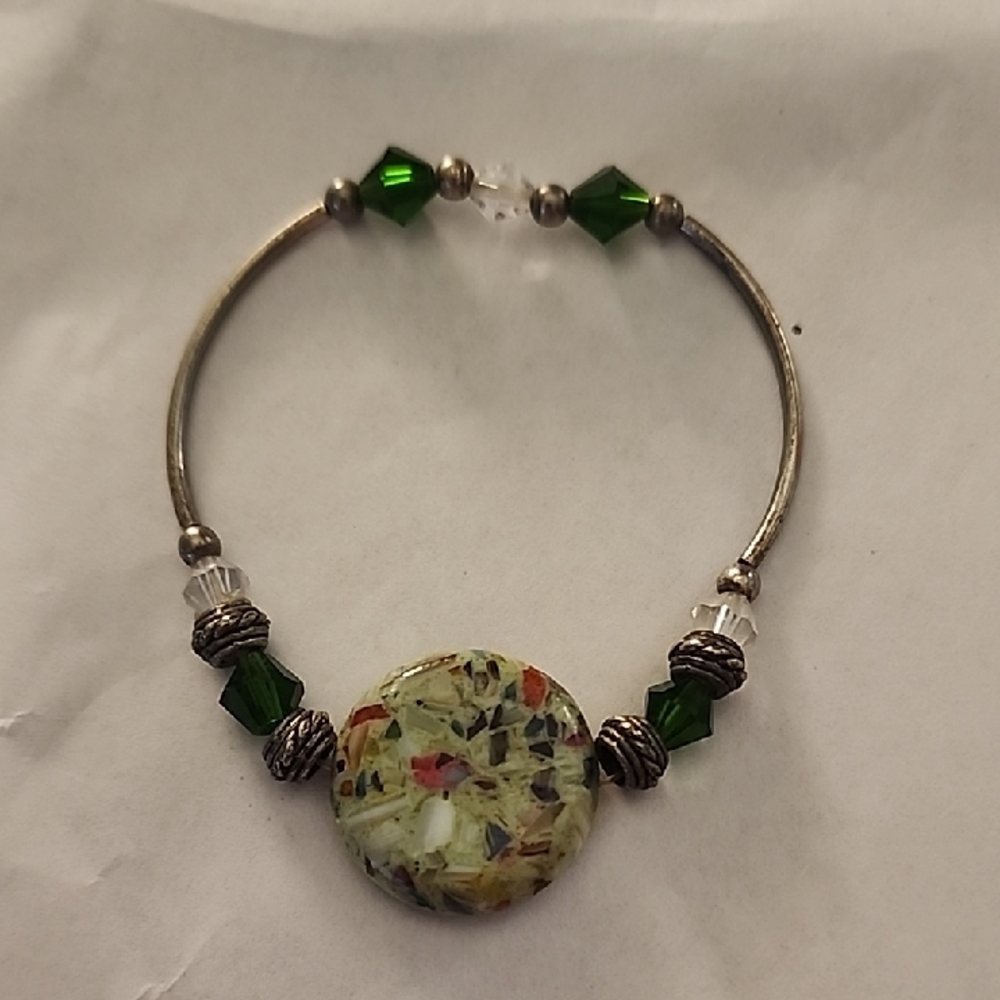 Elegant Green and Silver Women's Bracelet